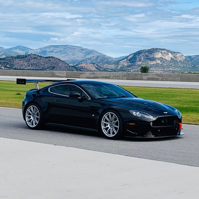 Aston Martin - V12 Vantage